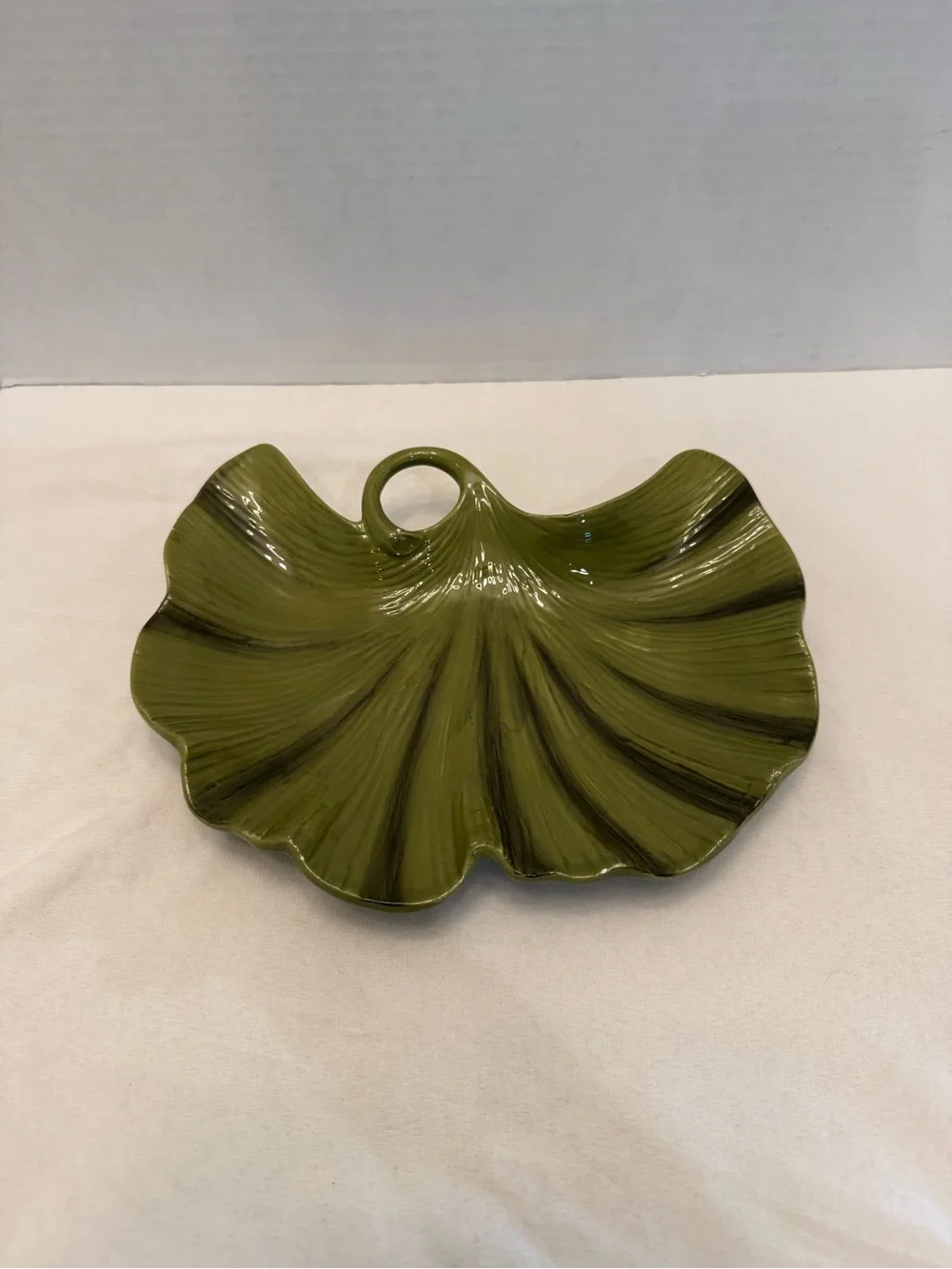 Tommy Bahama Ambiance Figural Green Gingko Leaf Ceramic Plates- Set of 2- 9.5”